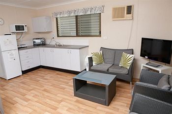 Maroochy River Resort & Bungalows - Tourism Caloundra 3