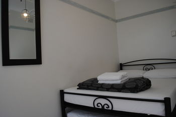 Highfield Hotel - Tourism Caloundra 4