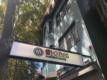 Highfield Hotel - Tourism Caloundra 14