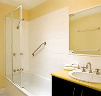 Beach Breakers Resort - Tourism Caloundra