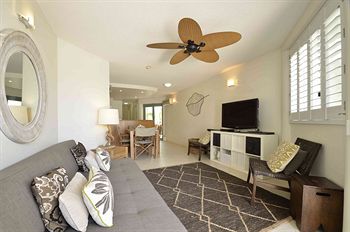 Malibu Mooloolaba - Tourism Caloundra 15