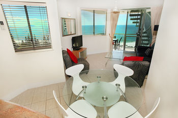 Malibu Mooloolaba - Tourism Caloundra 26