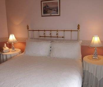 Hotel Avonleigh - Tourism Caloundra 1