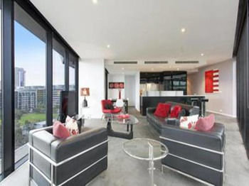 Docklands Executive Apartments - Tourism Caloundra 4