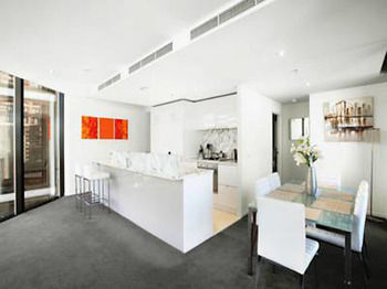 Docklands Executive Apartments - Tourism Caloundra 9