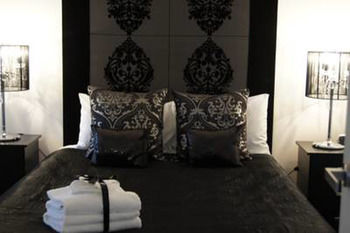 Docklands Executive Apartments - Tourism Caloundra 12