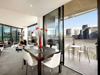 Docklands Executive Apartments - Tourism Caloundra 19