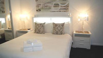 Docklands Executive Apartments - Tourism Caloundra 21