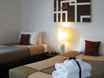 Docklands Executive Apartments - Tourism Caloundra 25