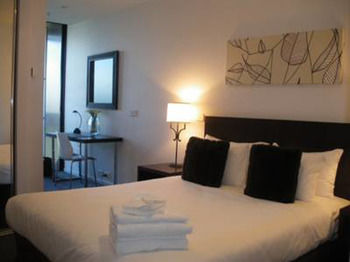 Docklands Executive Apartments - Tourism Caloundra 35