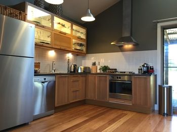 Lilies Luxury Retreats - Tourism Caloundra 18