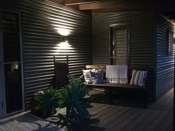 Lilies Luxury Retreats - Tourism Caloundra 23