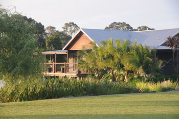 Lilies Luxury Retreats - Tourism Caloundra 24