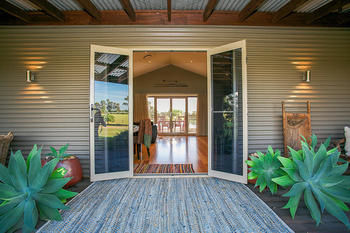 Lilies Luxury Retreats - Tourism Caloundra 29