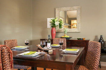 Lilies Luxury Retreats - Tourism Caloundra 33