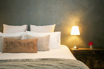 Lilies Luxury Retreats - Tourism Caloundra 35
