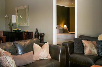 Lilies Luxury Retreats - Tourism Caloundra 42