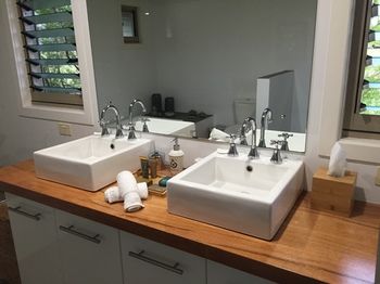 Lilies Luxury Retreats - Tourism Caloundra 47