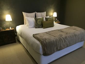 Lilies Luxury Retreats - Tourism Caloundra 48