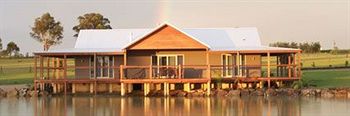 Lilies Luxury Retreats - Tourism Caloundra 5