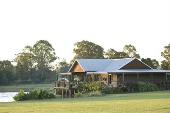 Lilies Luxury Retreats - Tourism Caloundra 8