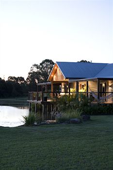 Lilies Luxury Retreats - Tourism Caloundra 12