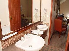 La Maison Boutique - Tourism Caloundra 7