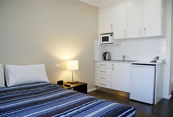 Merivale Motel - Tourism Caloundra 2