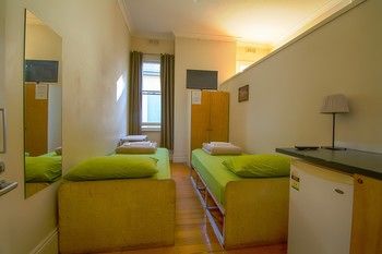 Cambridge Lodge - Hostel/Backpacker - Tourism Caloundra 11