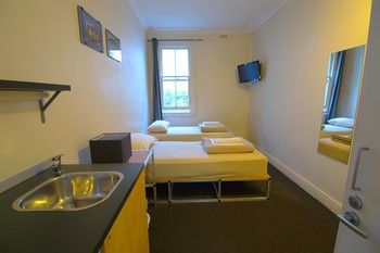 Cambridge Lodge - Hostel/Backpacker - Tourism Caloundra 12