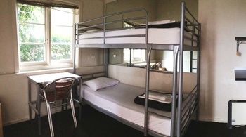 Cambridge Lodge - Hostel/Backpacker - Tourism Caloundra 24