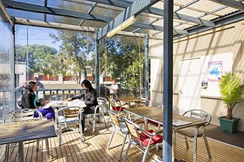Cambridge Lodge - Hostel/Backpacker - Tourism Caloundra 0