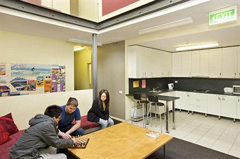 Cambridge Lodge - Hostel/Backpacker - Tourism Caloundra 1
