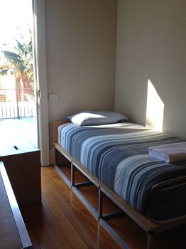 Cambridge Lodge - Hostel/Backpacker - Tourism Caloundra 4