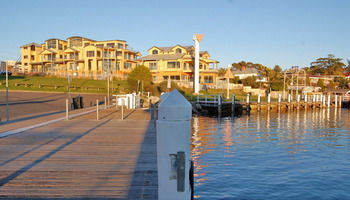 The Huskisson - Tourism Caloundra 21
