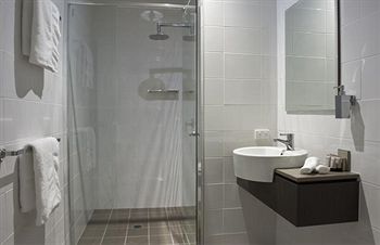 The Huskisson - Tourism Caloundra 0