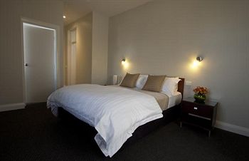 The Huskisson - Tourism Caloundra 2