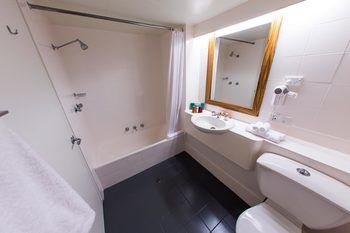 Abey Hotel - Tourism Caloundra 4