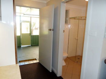 McNevin's Tamworth Motel - Tourism Caloundra 4