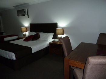 McNevin's Tamworth Motel - Tourism Caloundra 12