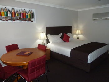 McNevin's Tamworth Motel - Tourism Caloundra 13