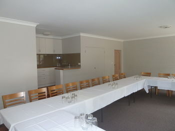 McNevin's Tamworth Motel - Tourism Caloundra 26