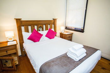Sydney Harbour Bed & Breakfast - Tourism Caloundra 5