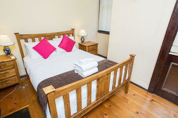 Sydney Harbour Bed & Breakfast - Tourism Caloundra 6