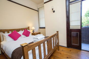Sydney Harbour Bed & Breakfast - Tourism Caloundra 7
