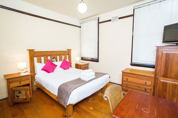 Sydney Harbour Bed & Breakfast - Tourism Caloundra 19