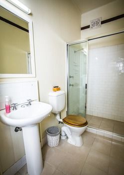 Sydney Harbour Bed & Breakfast - Tourism Caloundra 24