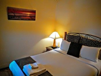 Sydney Harbour Bed & Breakfast - Tourism Caloundra 39