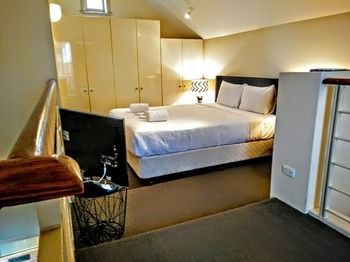 Sydney Harbour Bed & Breakfast - Tourism Caloundra 57