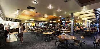 Matthew Flinders Hotel - Tourism Caloundra 18